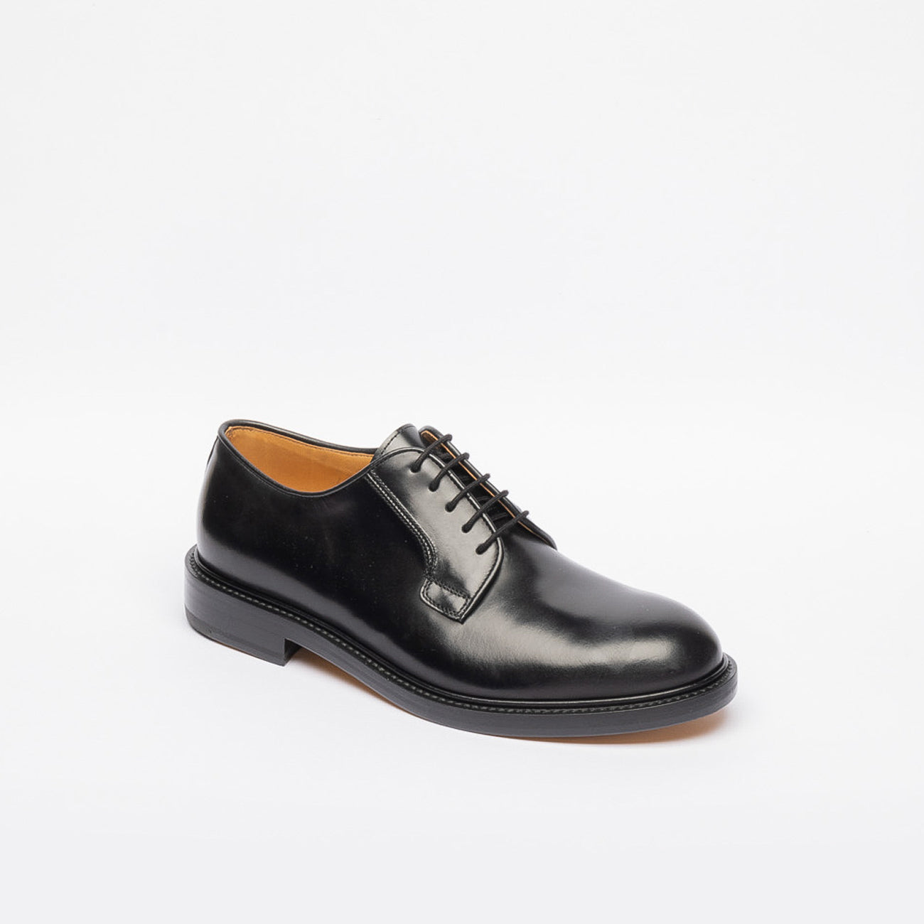 Stringata derby Borghini 471 in pelle spazzolata nera