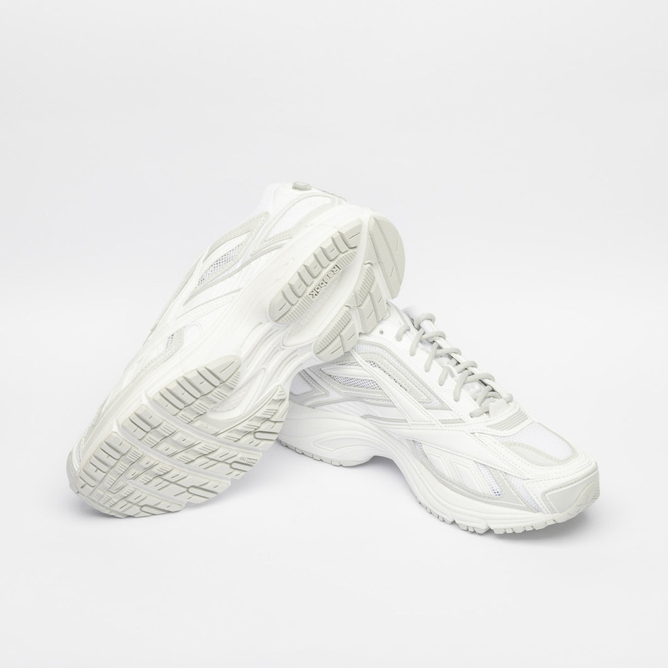 Sneaker sportstyle Reebok Premium Road Ultra in pelle e tessuto bianco
