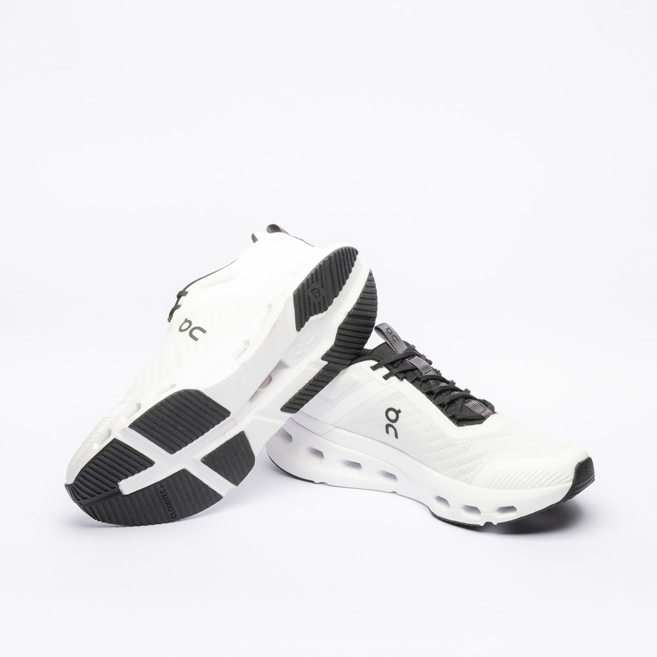 Sneaker running ON Cloudnova X in tessuto bianco e nero