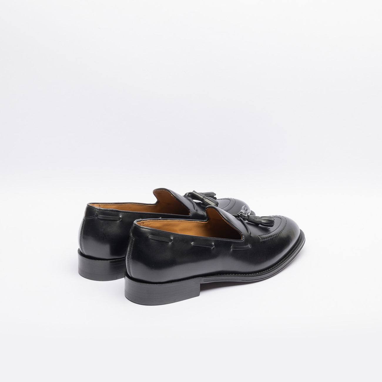 Mocassino con nappine Botti 556 in pelle nera