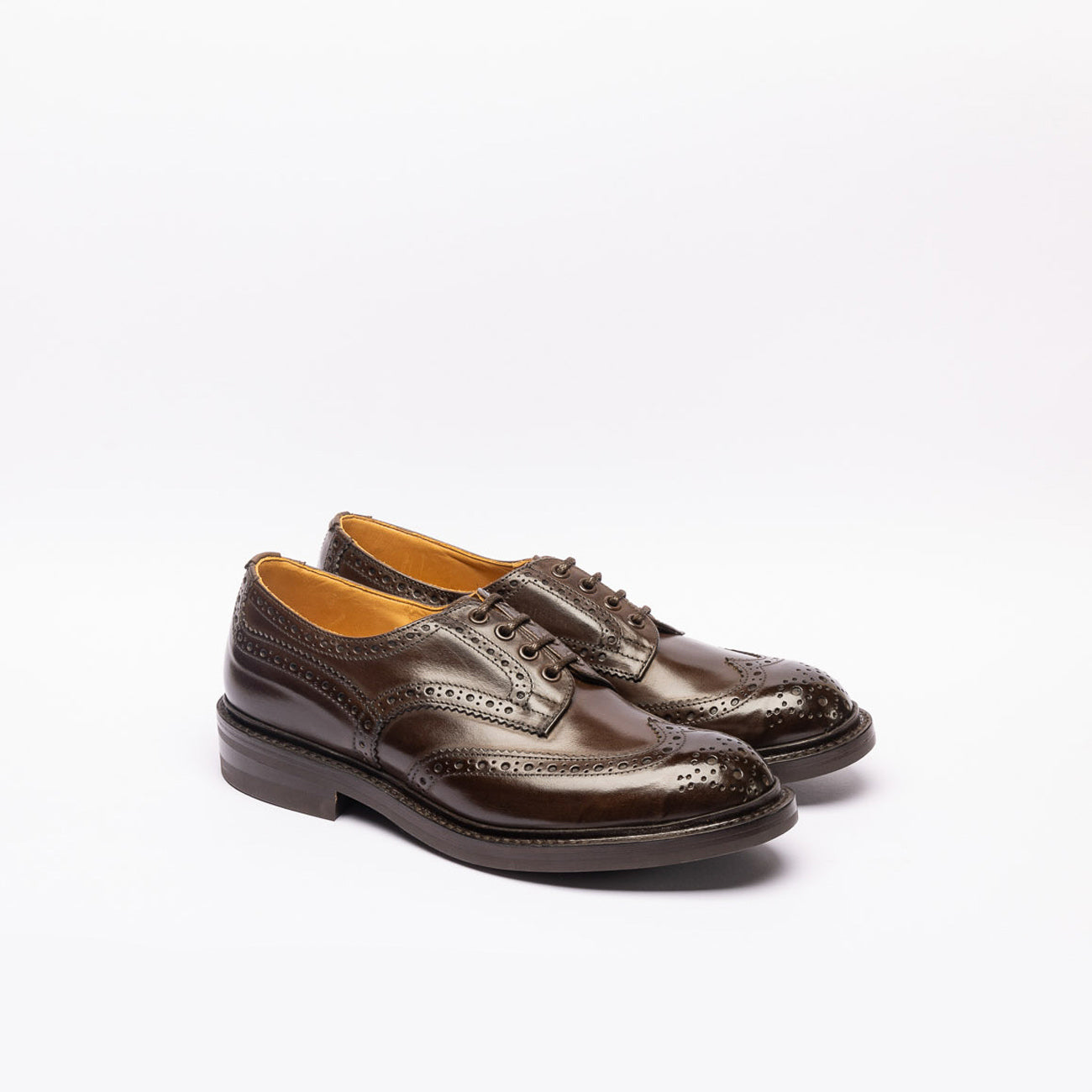 Stringata derby Tricker's Bourton in pelle marrone (Suola Dainite)