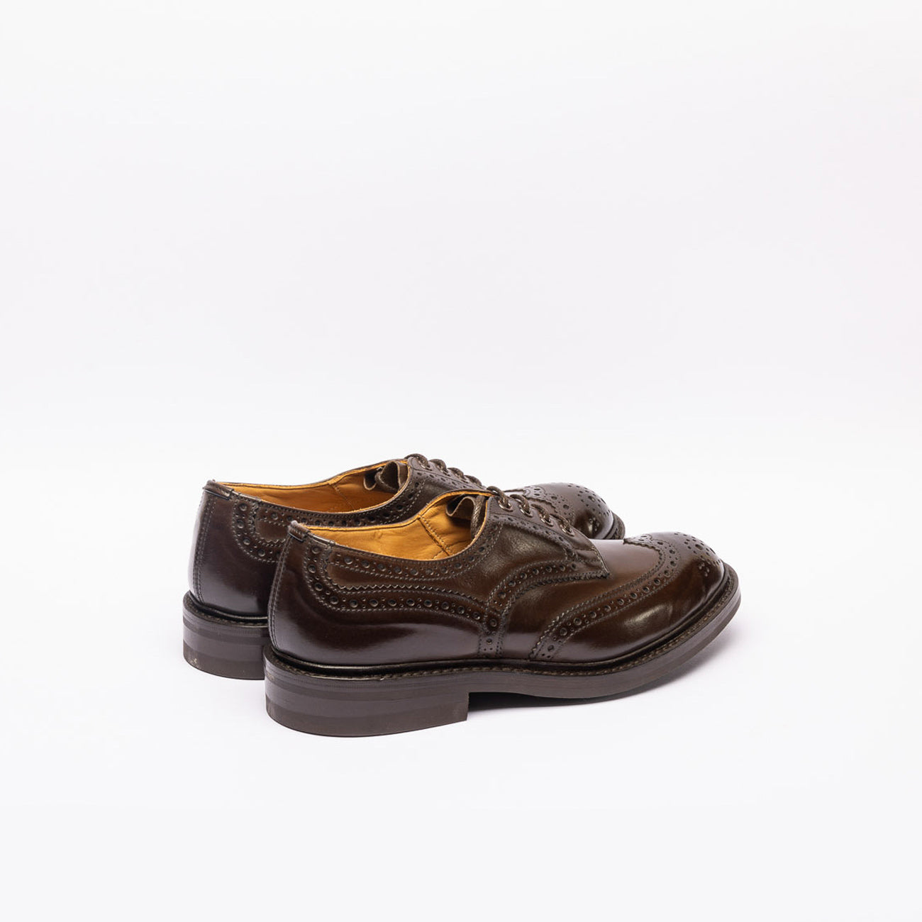 Stringata derby Tricker's Bourton in pelle marrone (Suola Dainite)