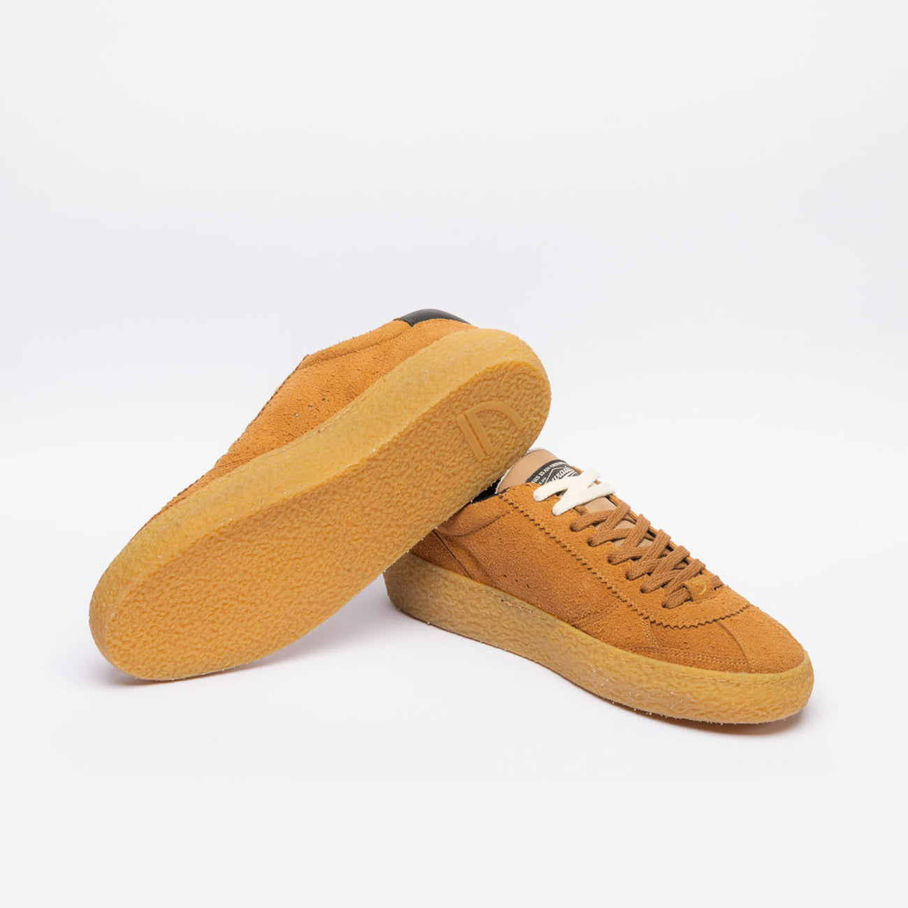 Sneaker eco-friendly Puraai Sigaro in camoscio marrone chiaro