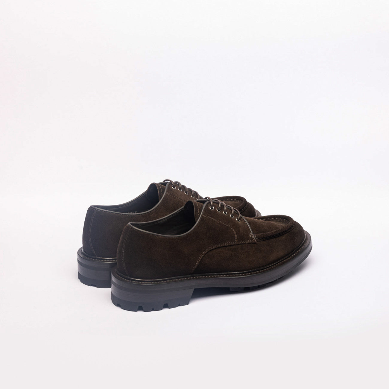 Stringata derby Barrett 242U053 in camoscio marrone