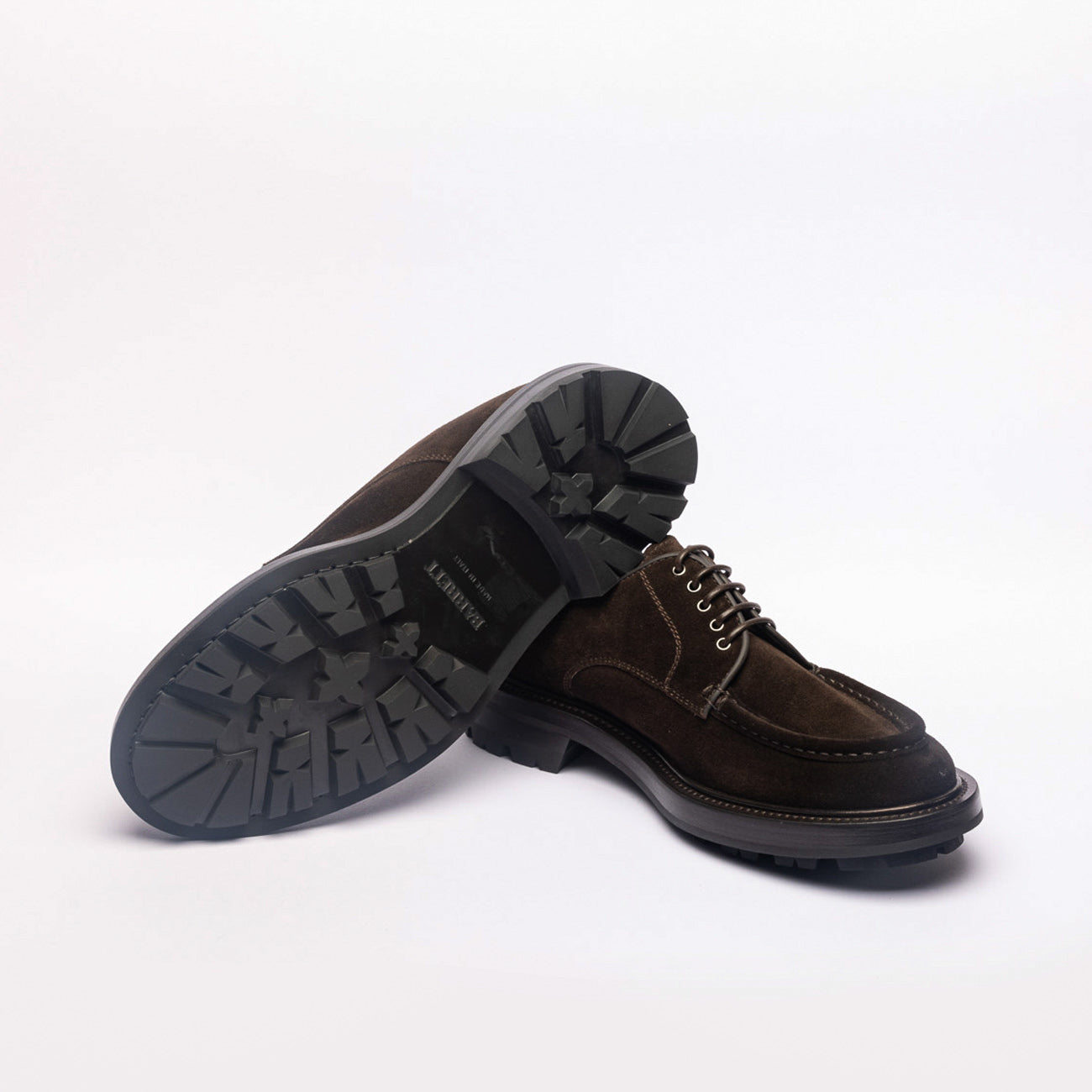 Stringata derby Barrett 242U053 in camoscio marrone