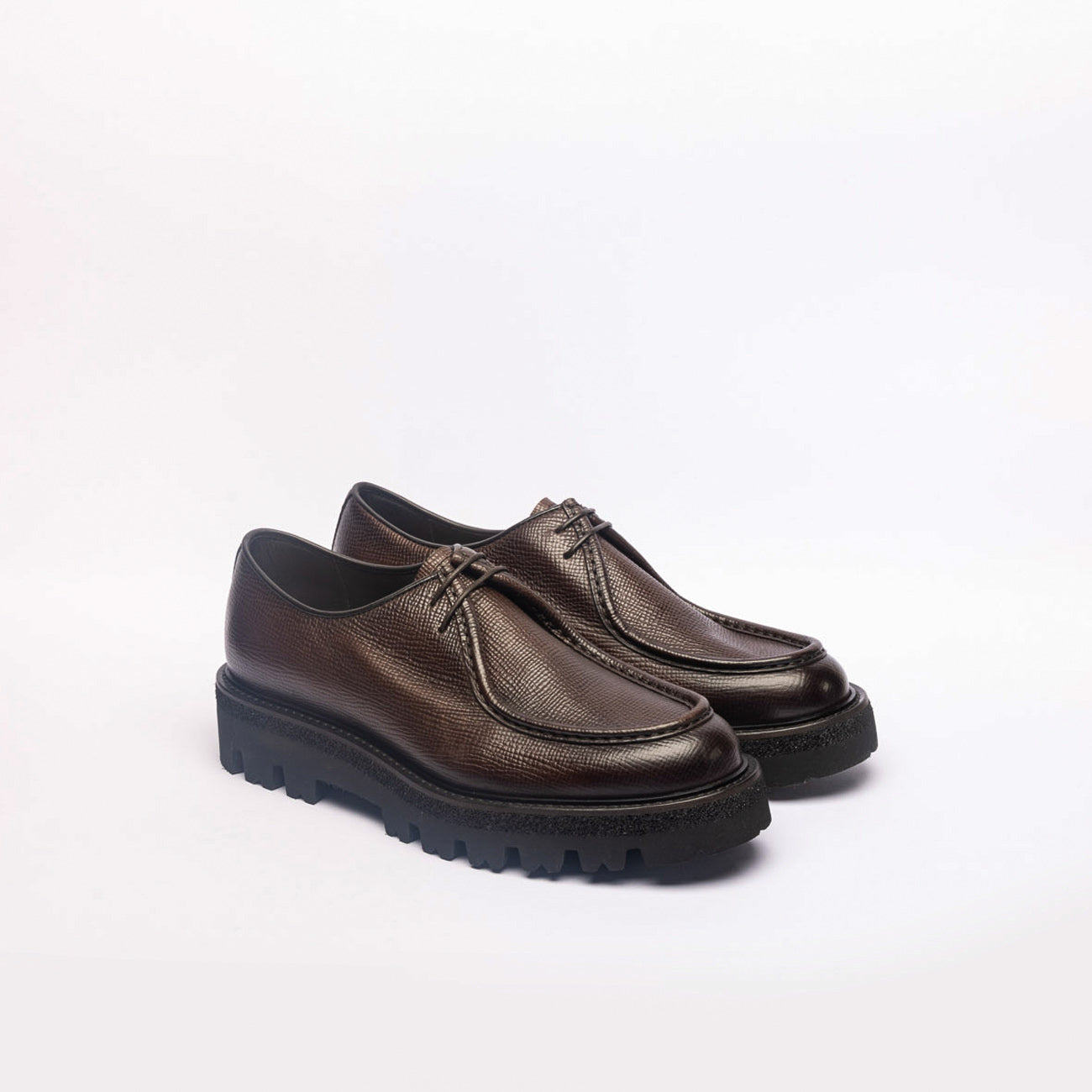 Stringata derby Barrett 212U017 in pelle martellata marrone