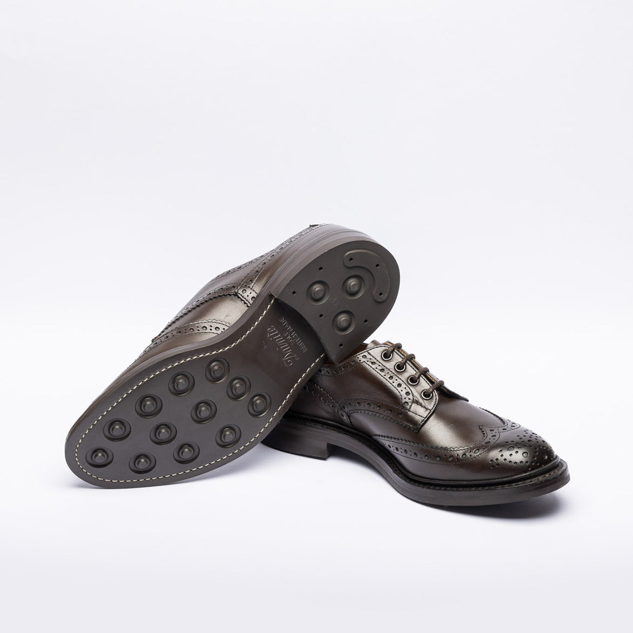 Stringata derby Tricker's Bourton in pelle marrone (Suola Dainite)