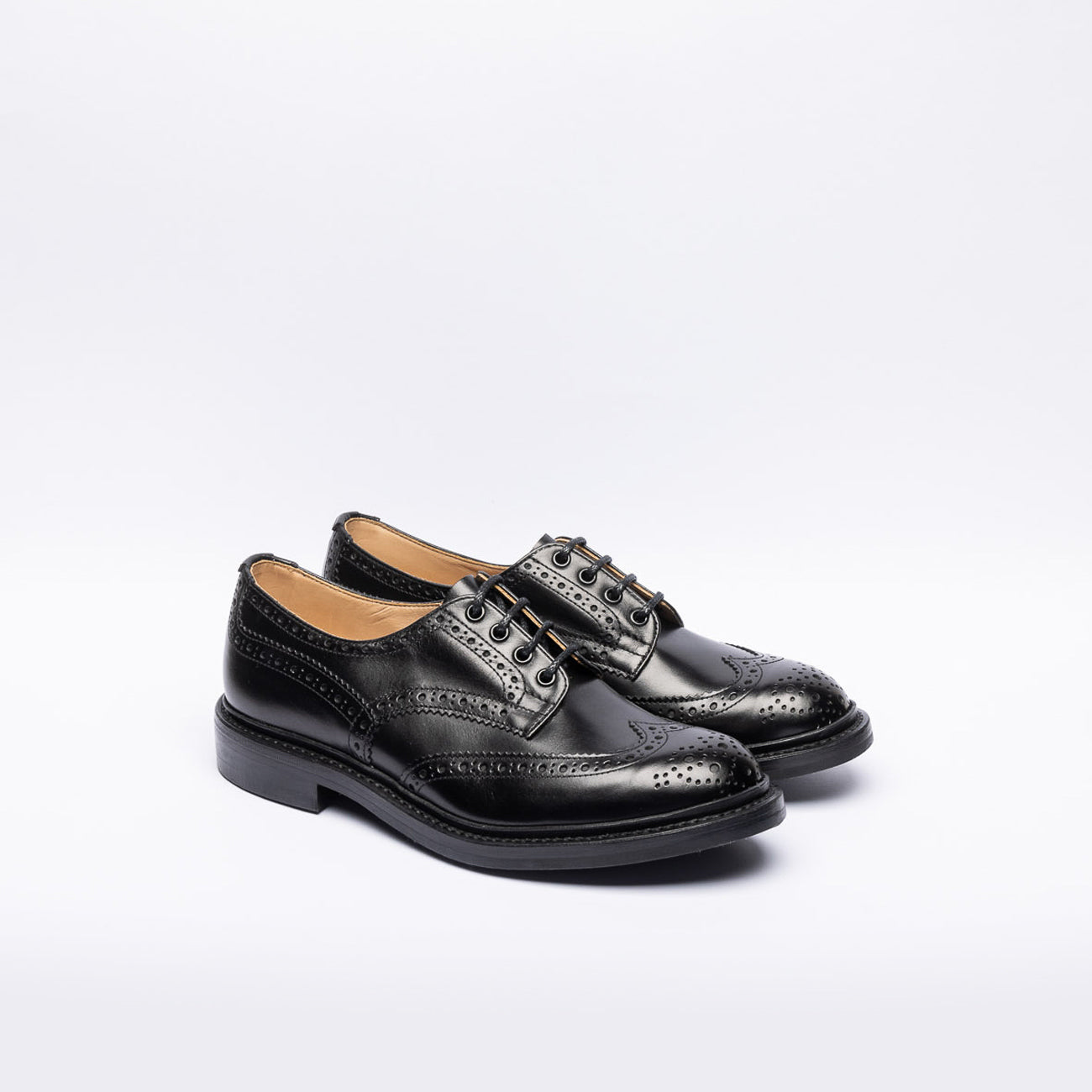 Stringata derby Tricker's Bourton in pelle nera (Suola gomma)