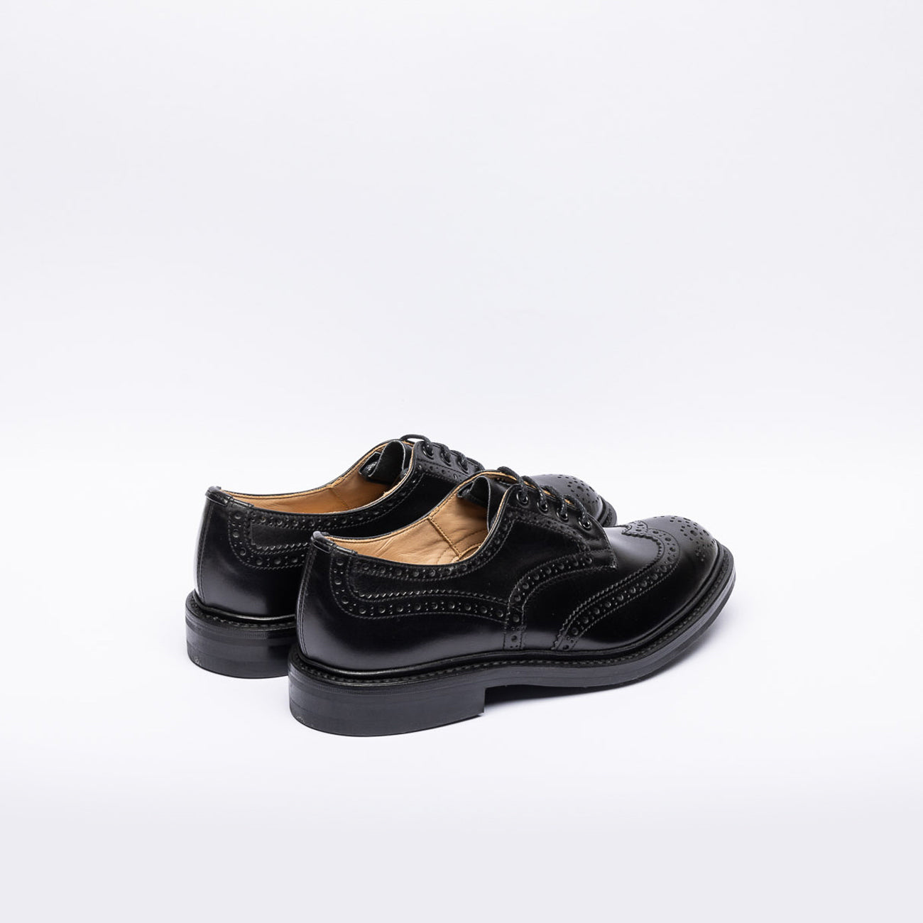 Stringata derby Tricker's Bourton in pelle nera (Suola gomma)