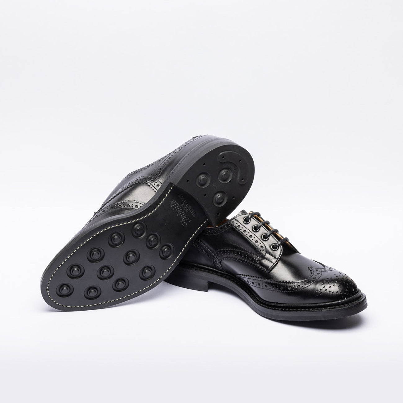 Stringata derby Tricker's Bourton in pelle nera (Suola gomma)