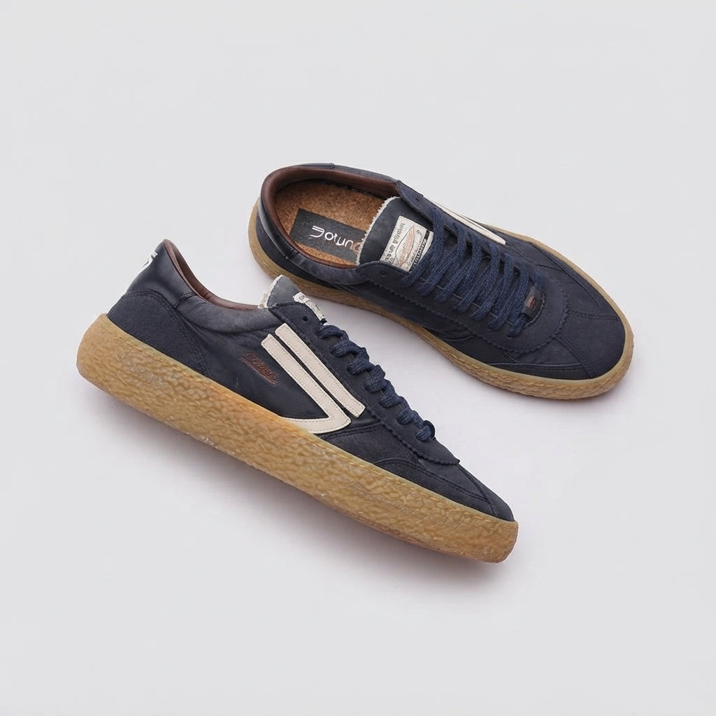 Sneaker eco-friendly Puraai Vodka in camoscio e tessuto blu