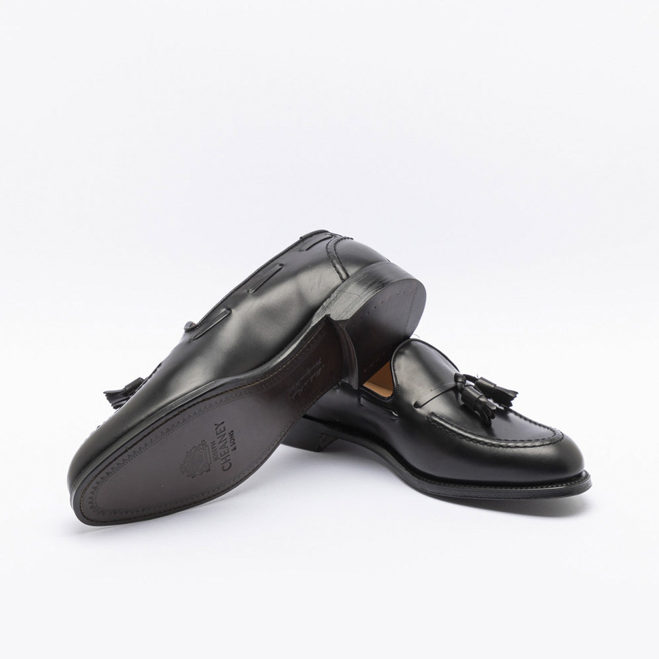 Mocassino Cheaney Harry II in pelle nera con nappine