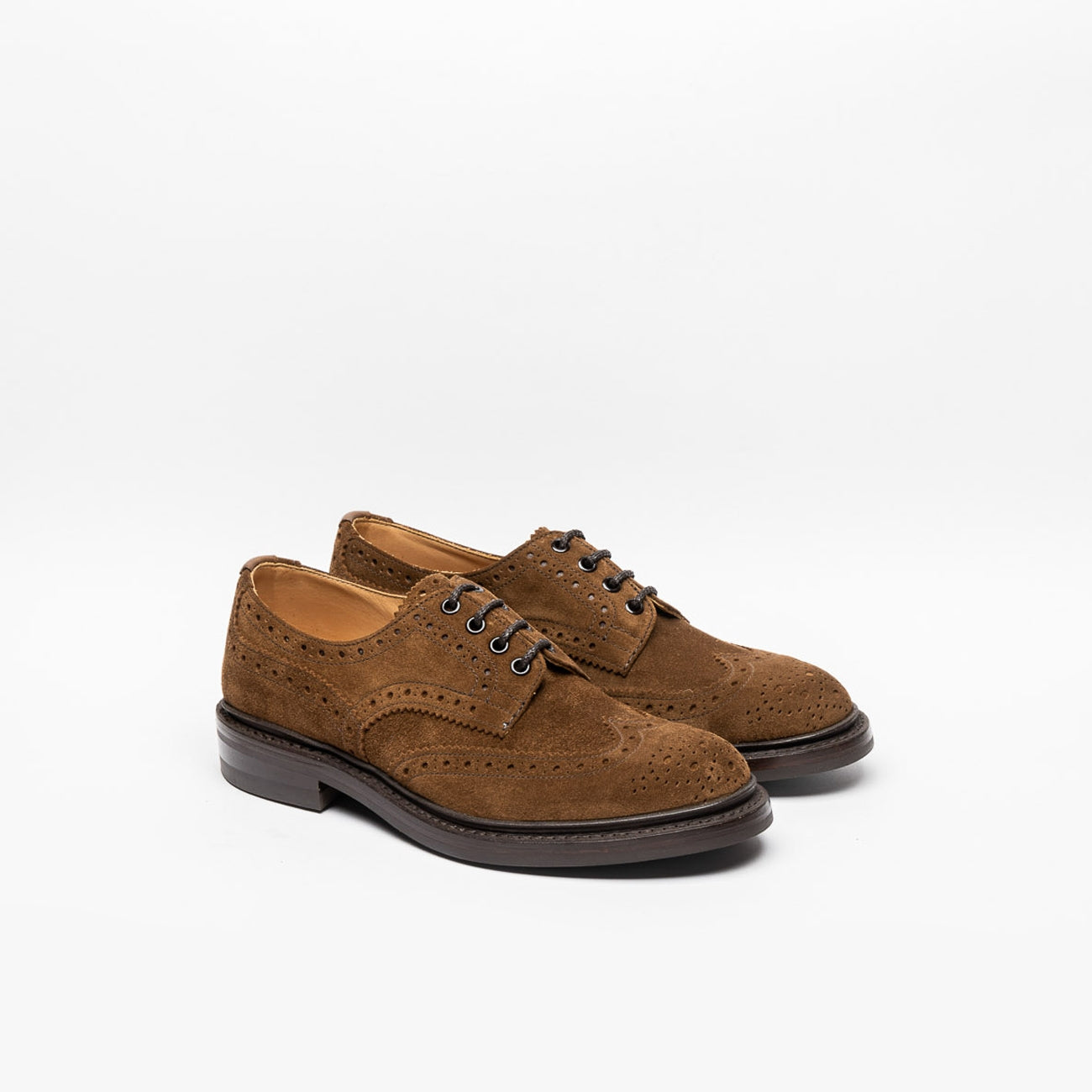 Stringata derby Tricker's Bourton in camoscio castorino cubana