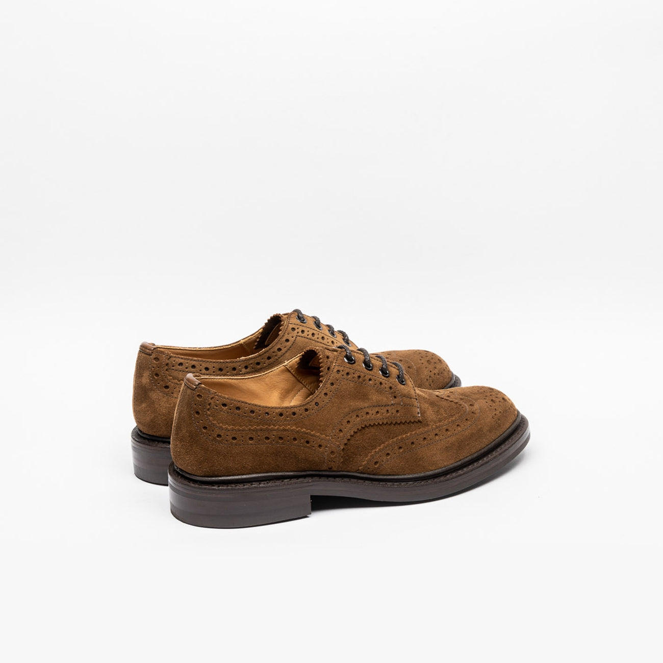 Stringata derby Tricker's Bourton in camoscio castorino cubana