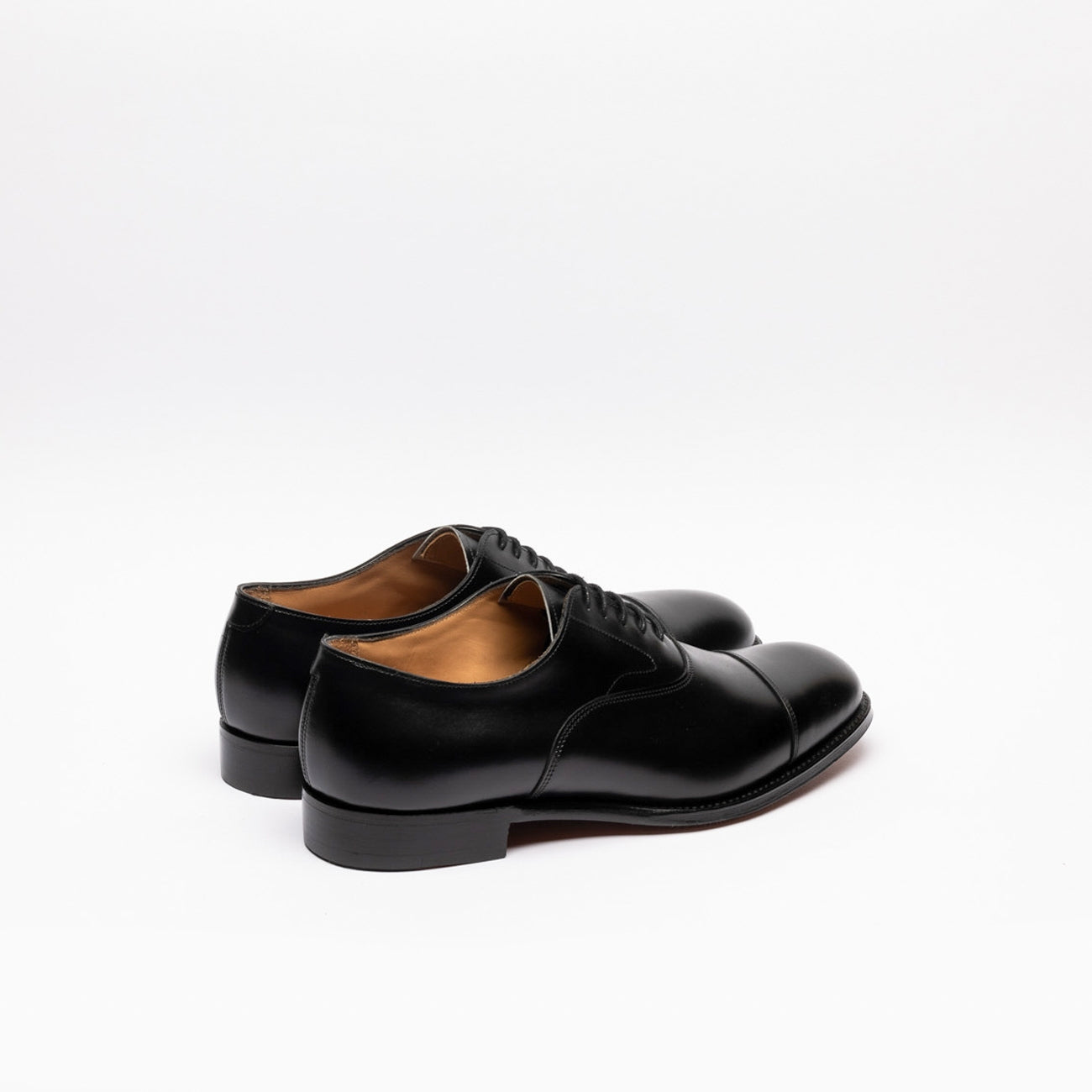 Scarpa stringata Cheaney Alfred in pelle di vitello nera