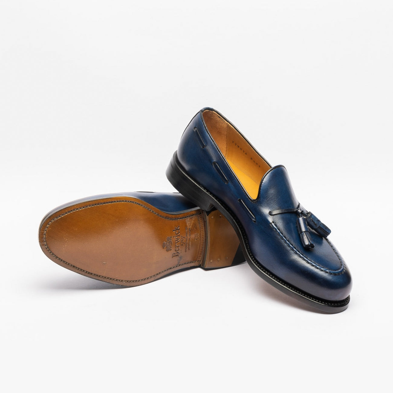 Mocassino Berwick 8491 in pelle blu con nappine