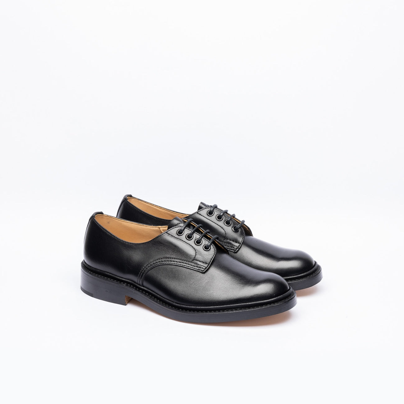 Stringata derby Tricker's Daniel in pelle nera