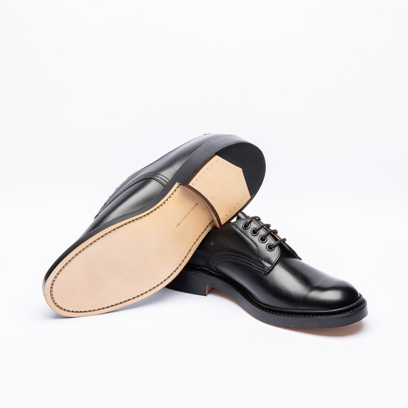 Stringata derby Tricker's Daniel in pelle nera