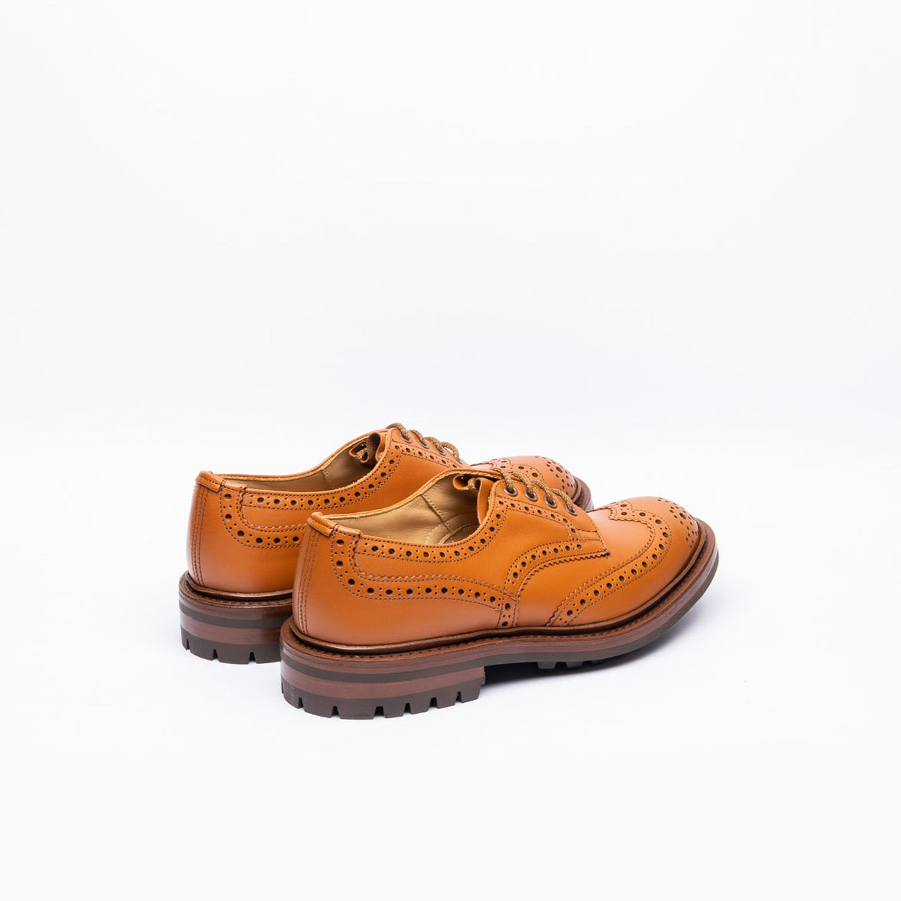 Stringata derby Tricker's Bourton in pelle color cuoio (Suola commando)