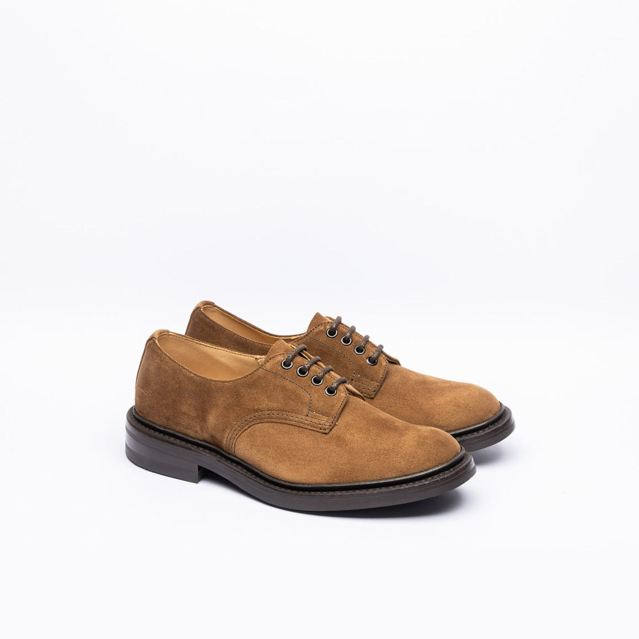 Stringata derby Tricker's Daniel in camoscio marrone (Cubana castorino suede)