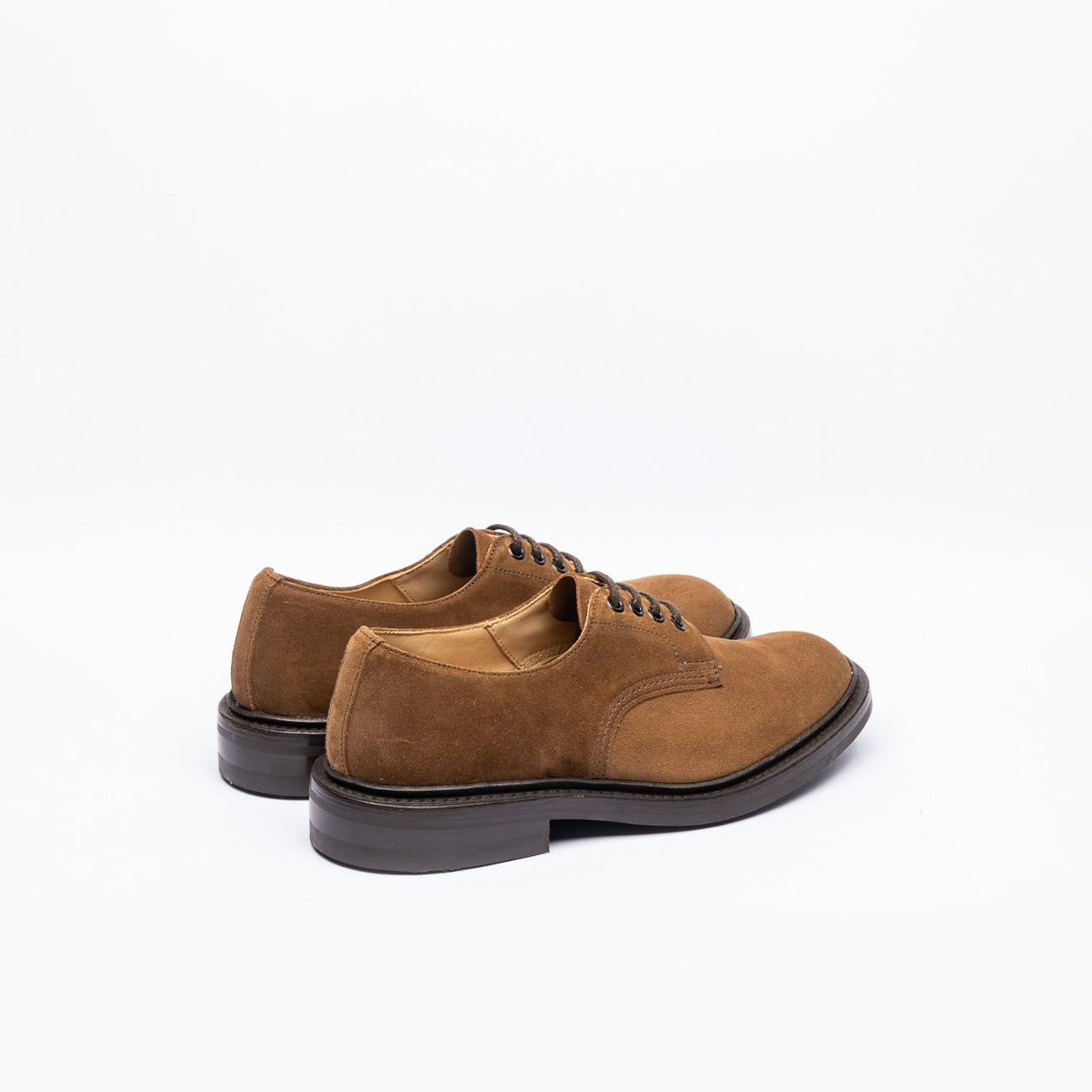 Stringata derby Tricker's Daniel in camoscio marrone (Cubana castorino suede)