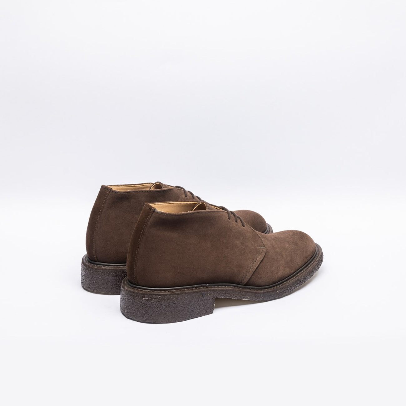 Polacco chukka Tricker's Winston in camoscio marrone (Cafè repello suede)