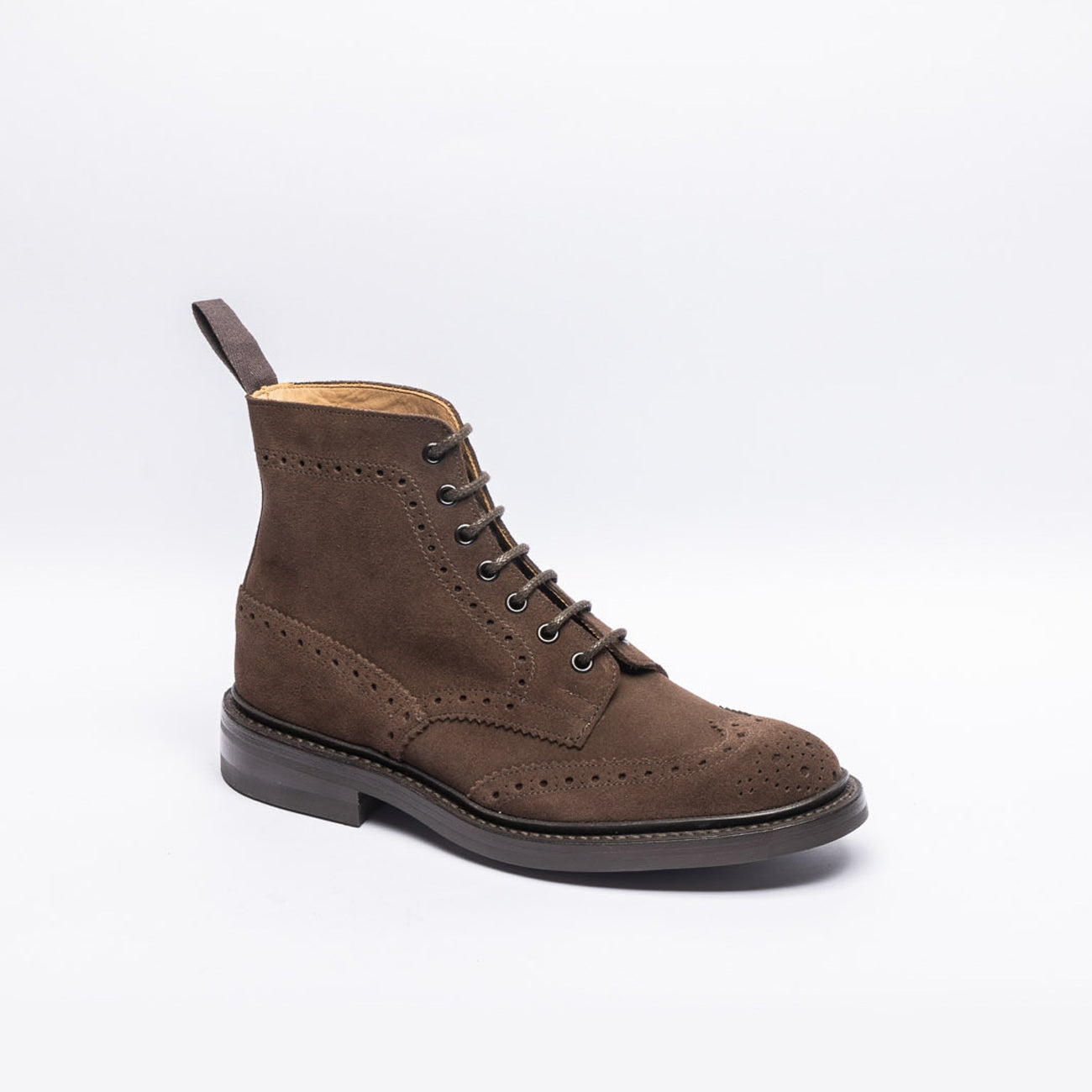 Polacco derby Tricker's Stow in camoscio marrone (Cafè repello suede)