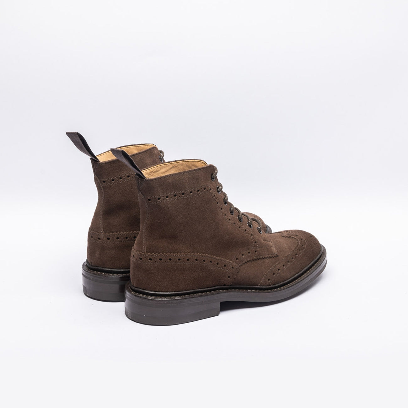 Polacco derby Tricker's Stow in camoscio marrone (Cafè repello suede)