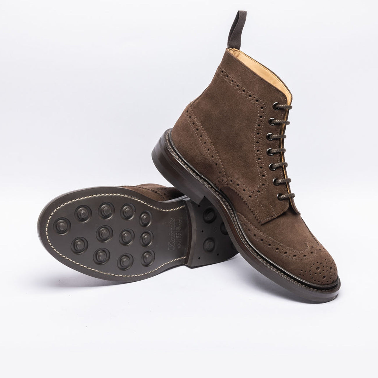 Polacco derby Tricker's Stow in camoscio marrone (Cafè repello suede)