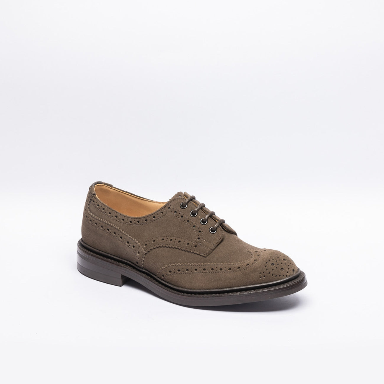 Stringata derby Tricker's Bourton in camoscio marrone (Flint repello suede)