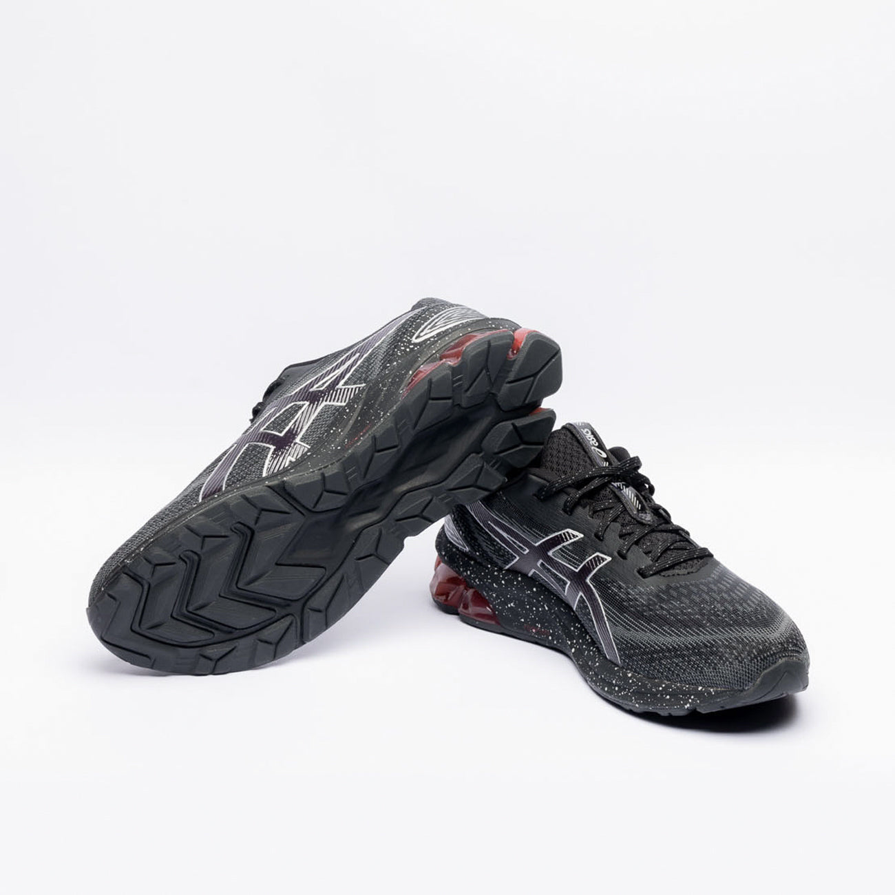 Asics Gel Quantum 180 VII running sneaker in black fabric and burgundy gel