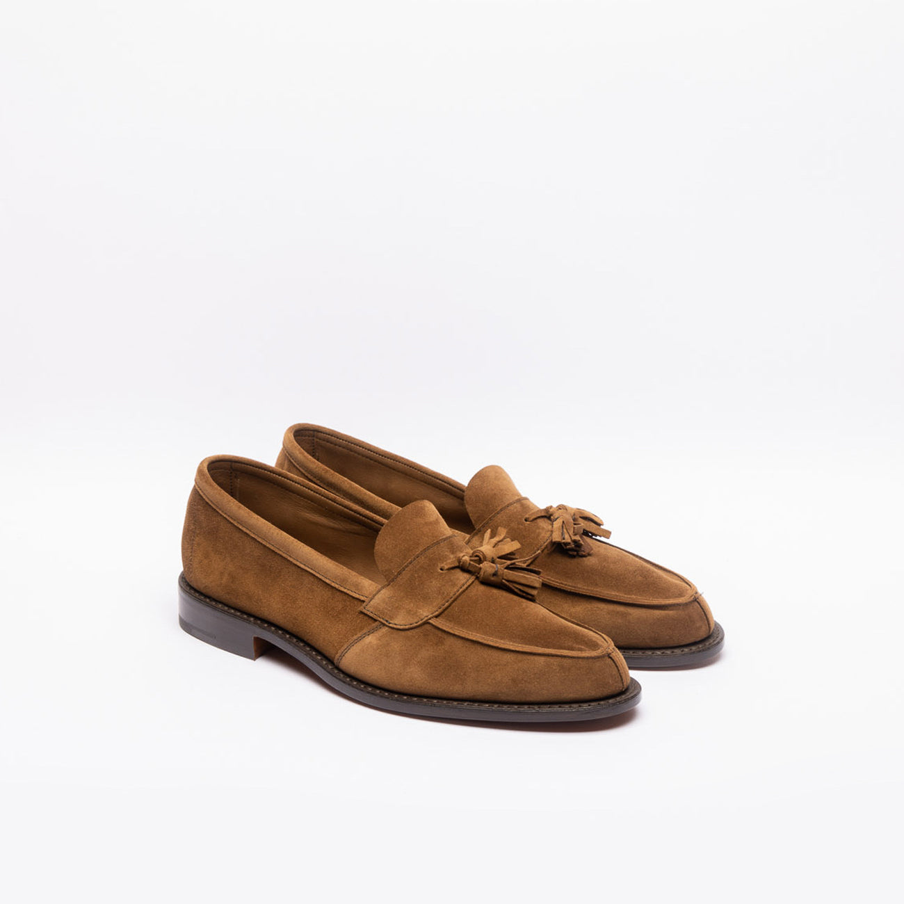 Mocassino con nappine Tricker's Tony in camoscio marrone (Cubana suede)