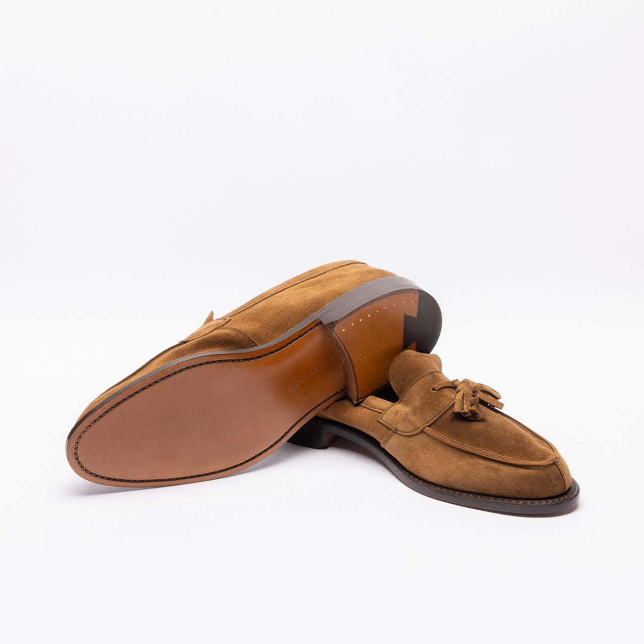Mocassino con nappine Tricker's Tony in camoscio marrone (Cubana suede)