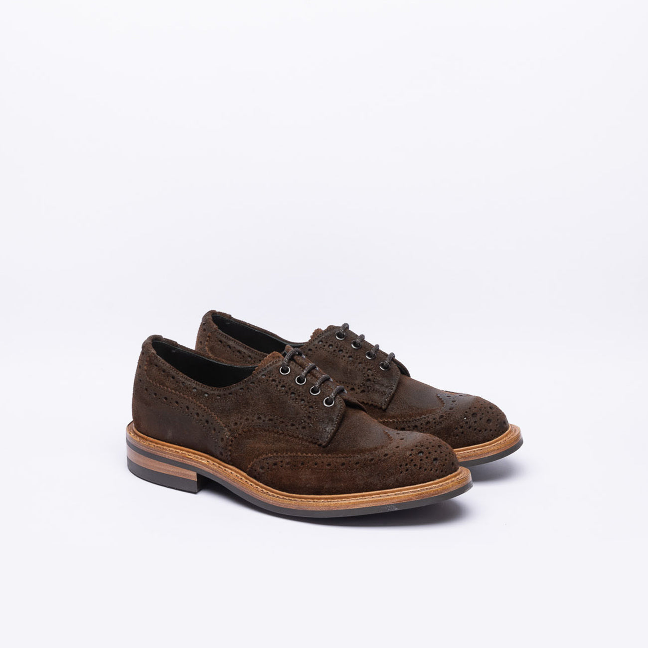 Stringata derby Tricker's Bourton in camoscio marrone (Ridge reverse)