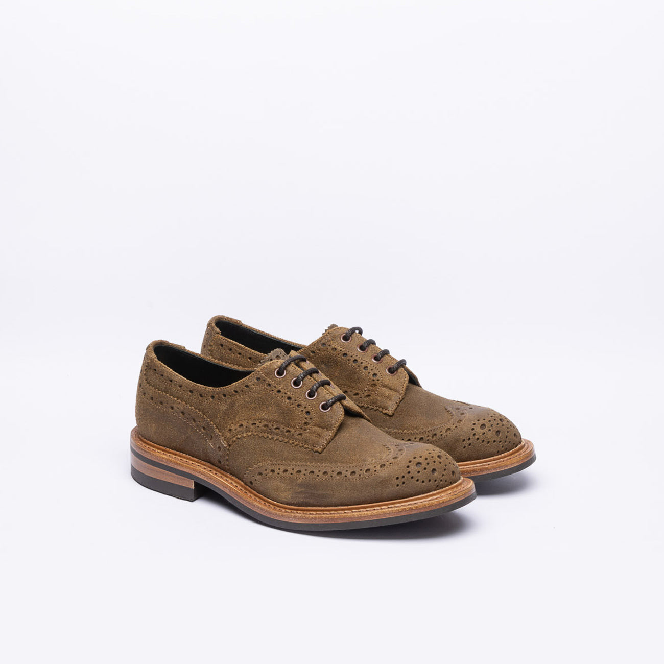 Stringata derby Tricker's Bourton in camoscio marrone (Peanut reverse)