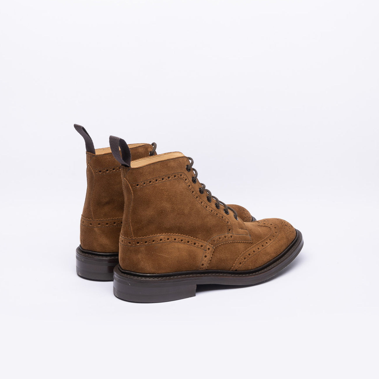 Polacco derby Tricker's Stow in camoscio marrone (Cubana suede)