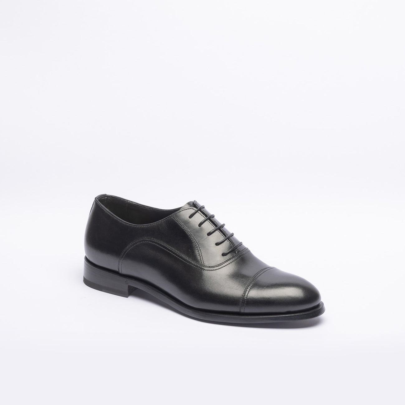 Stringata oxford Barrett 232U005 in pelle nera