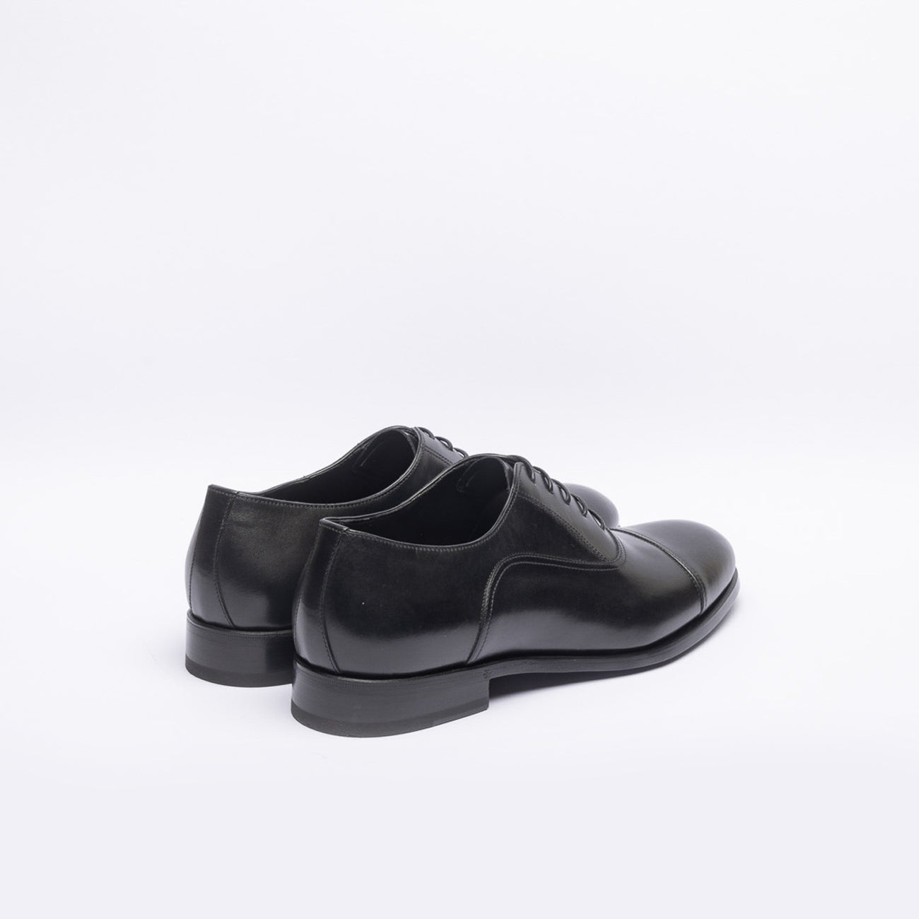 Stringata oxford Barrett 232U005 in pelle nera