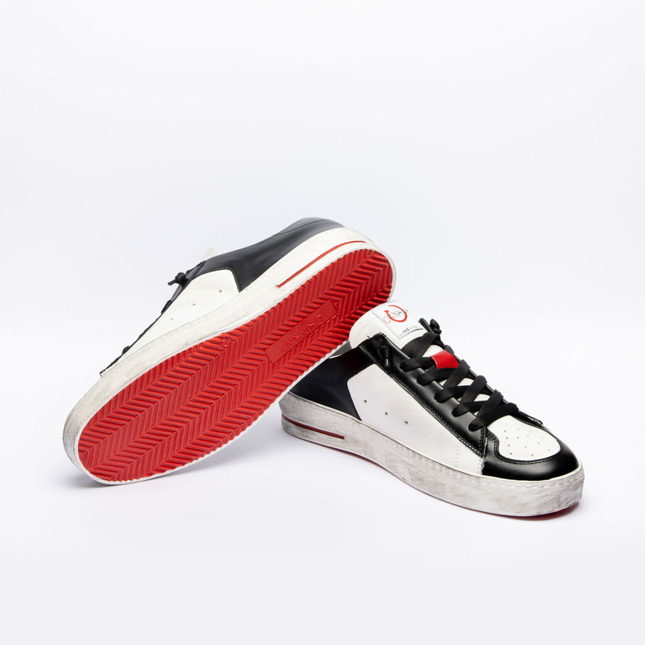 Sneaker Okinawa Basket 2444 in white and black leather