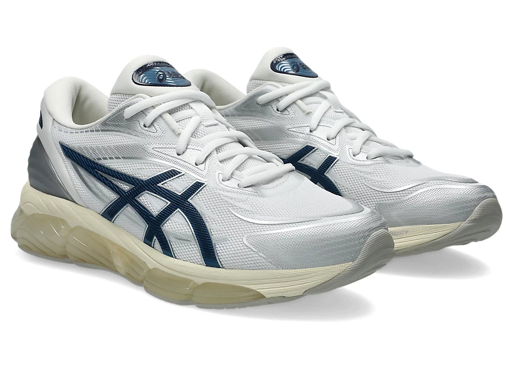 Sneaker running Asics Gel-Quantum 360 VIII in tessuto bianco e logo blu