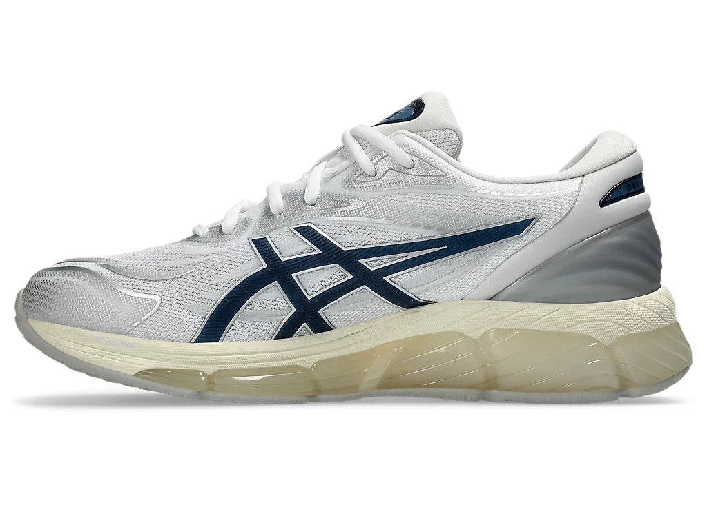 Sneaker running Asics Gel-Quantum 360 VIII in tessuto bianco e logo blu