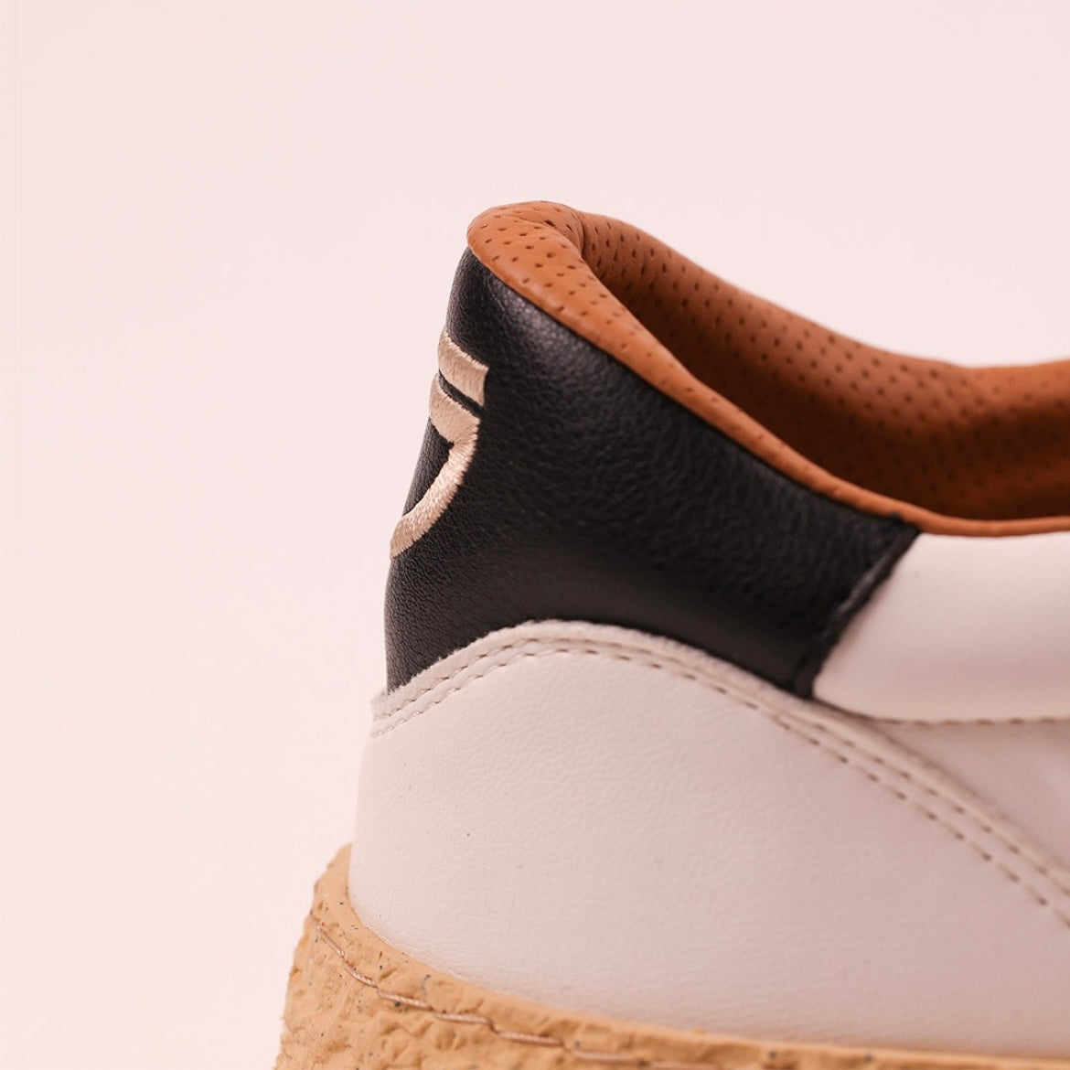 Sneaker eco-friendly Puraai Pitch in pelle bianca