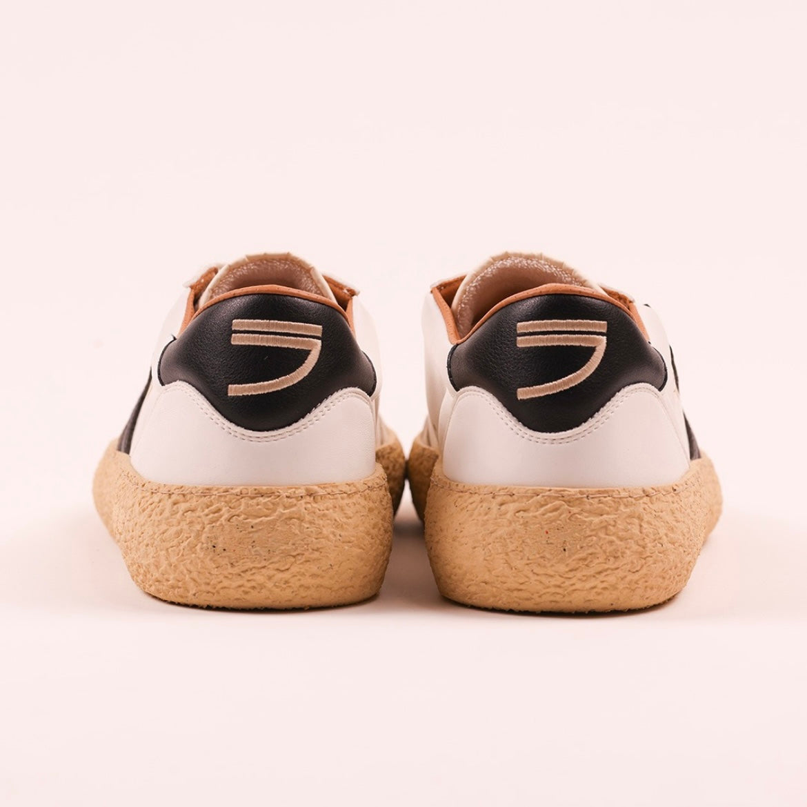 Sneaker eco-friendly Puraai Pitch in pelle bianca