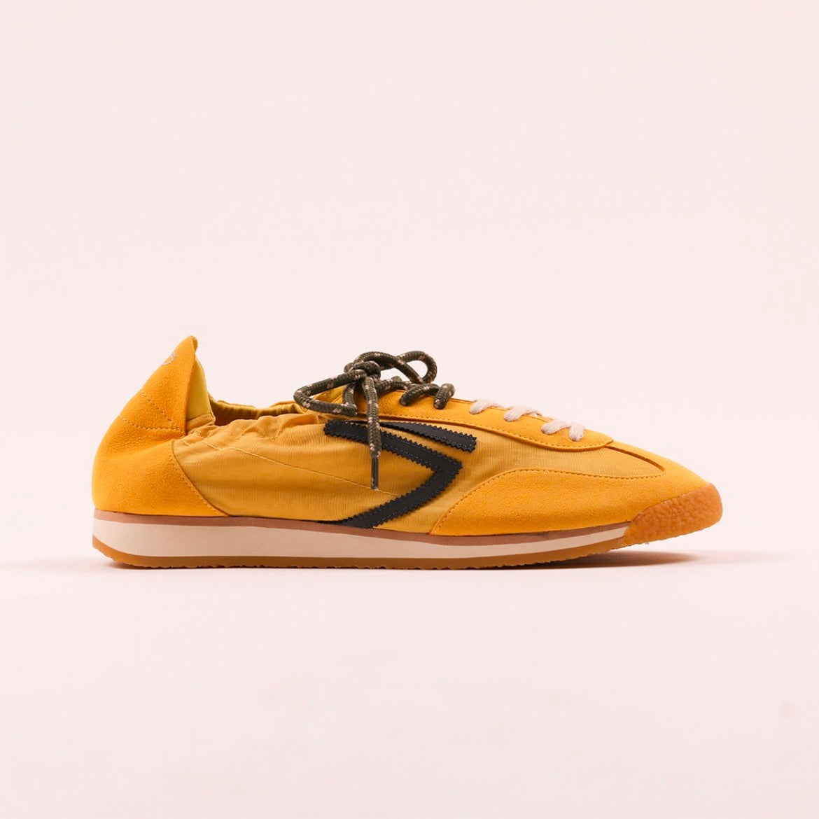 Sneaker eco-friendly Puraai Basil in tessuto giallo