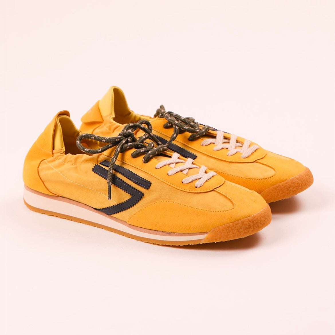 Sneaker eco-friendly Puraai Basil in tessuto giallo