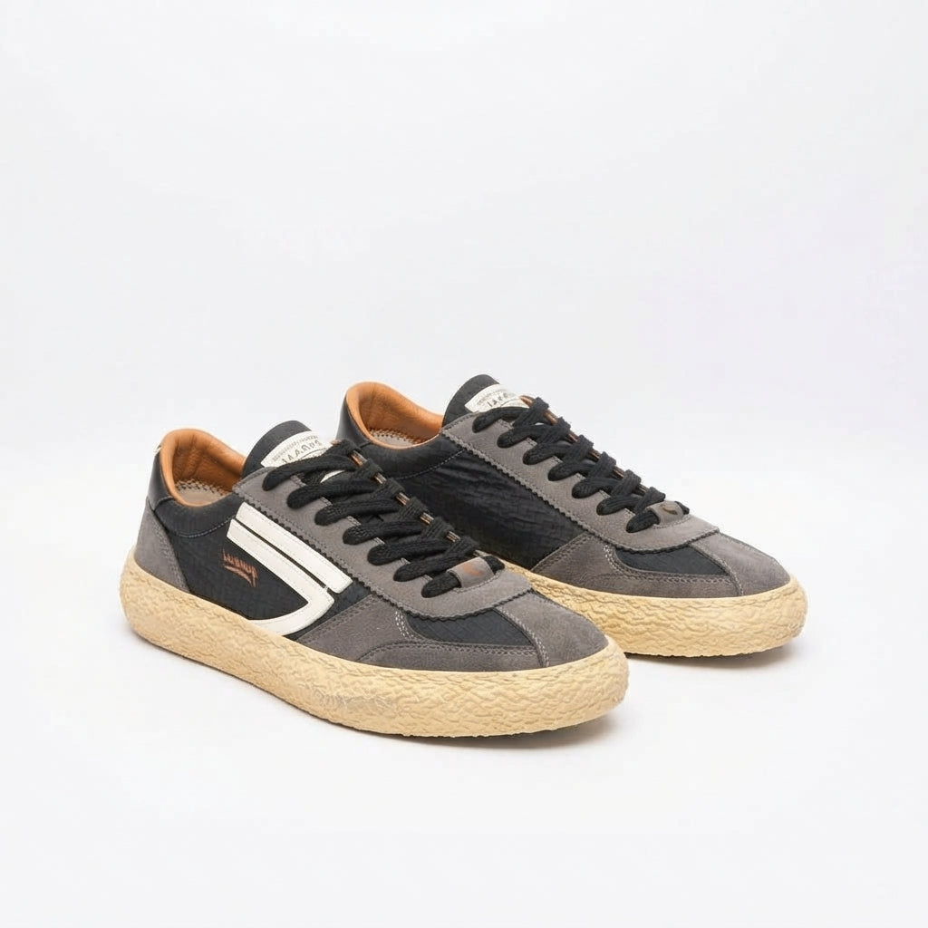 Sneaker eco-friendly Puraai Daiquiri in camoscio grigio e tessuto nero