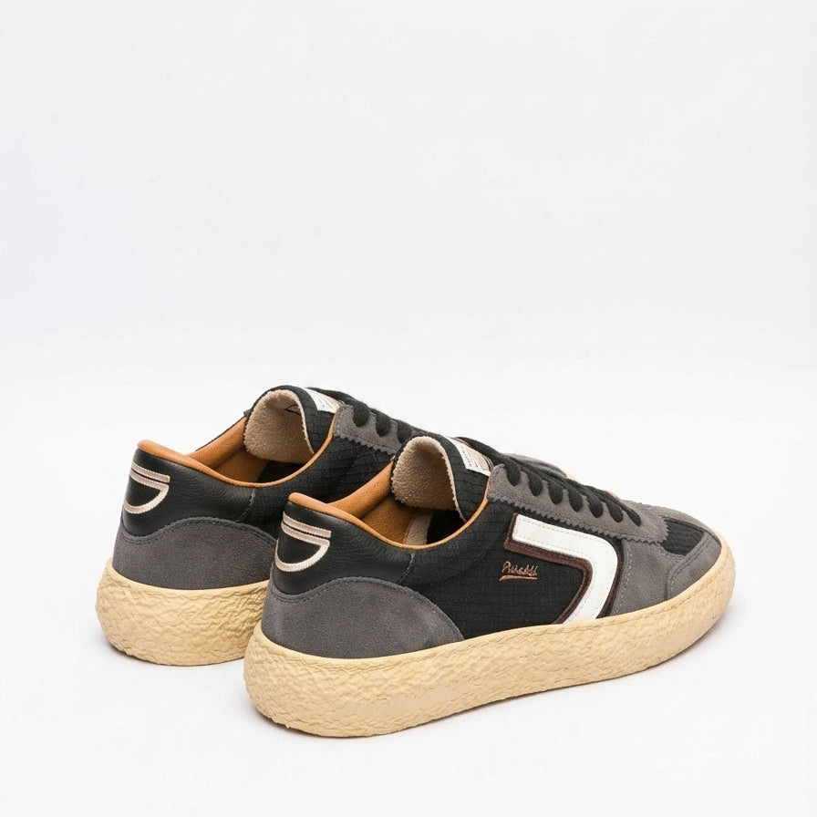 Sneaker eco-friendly Puraai Daiquiri in camoscio grigio e tessuto nero