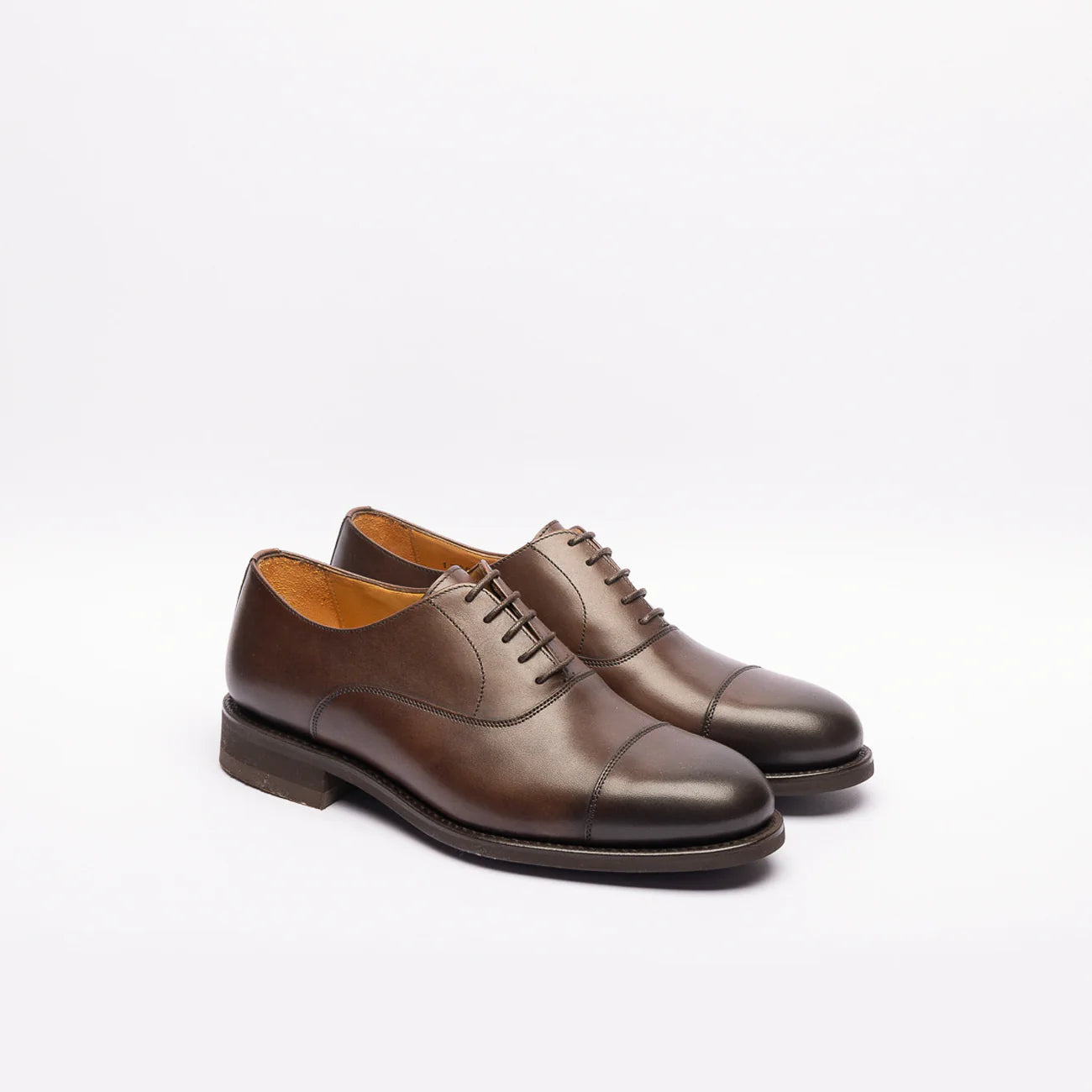 Stringata oxford Berwick 4490 in pelle marrone (Suola Vibram)