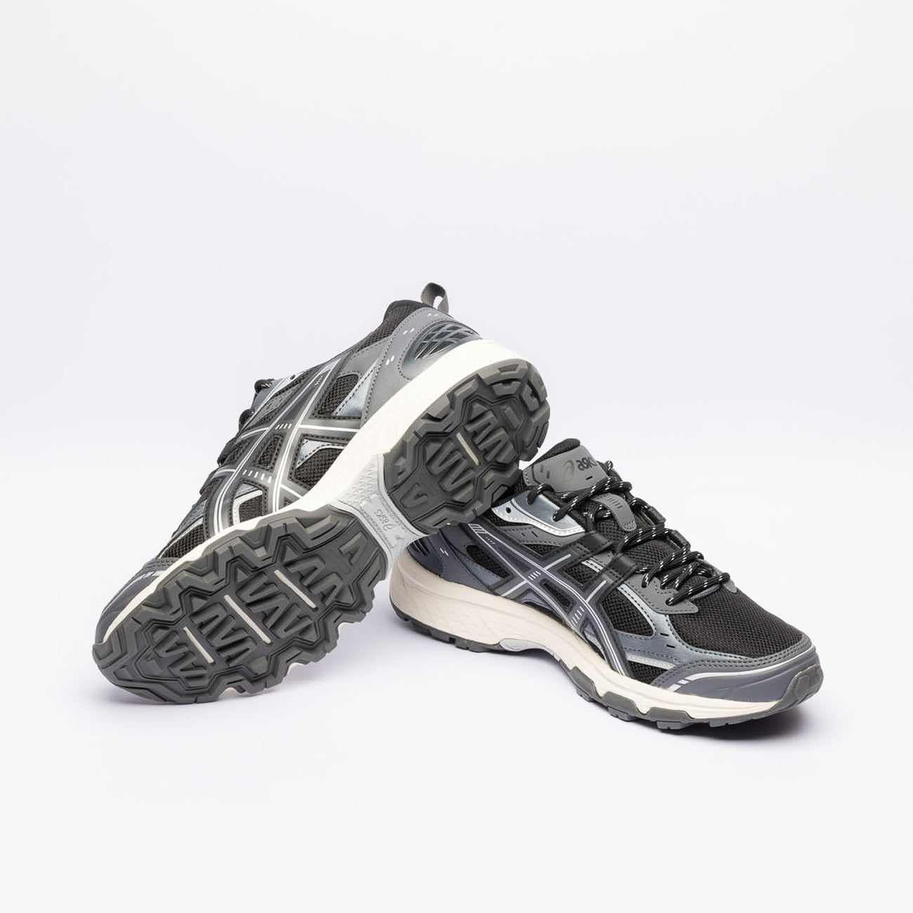 Asics Gel-Nunobiki trail running sneaker in gray leather and black fabric