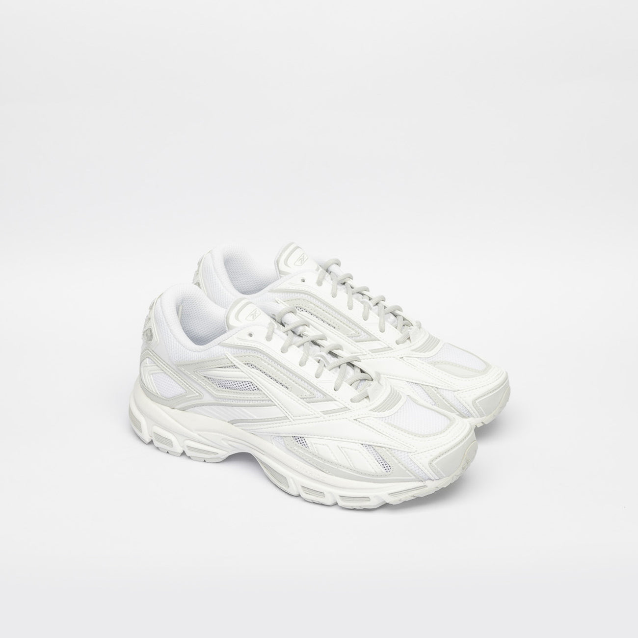 Sneaker sportstyle Reebok Premium Road Ultra in pelle e tessuto bianco